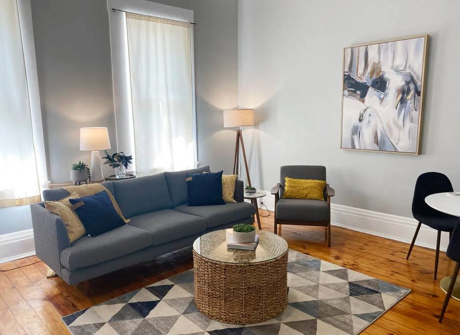 1 bed, 1.0 bath, 710 sqft, $2,011 — Photo 1