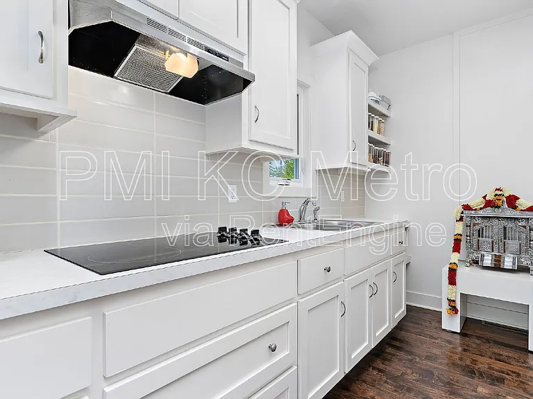15708 Canterbury St — Photo 12