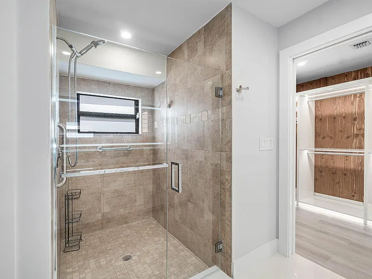 820 SW 16th St — Photo 31