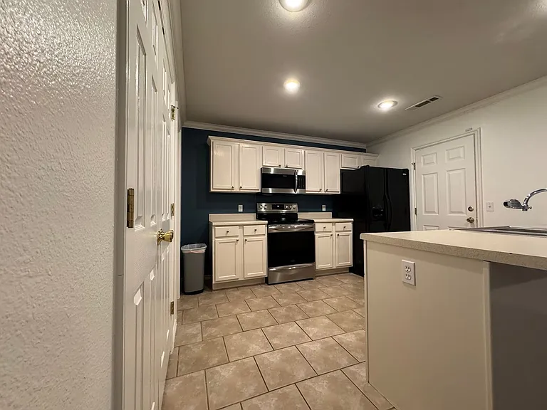 1584 N Willowbrook Dr — Photo 6
