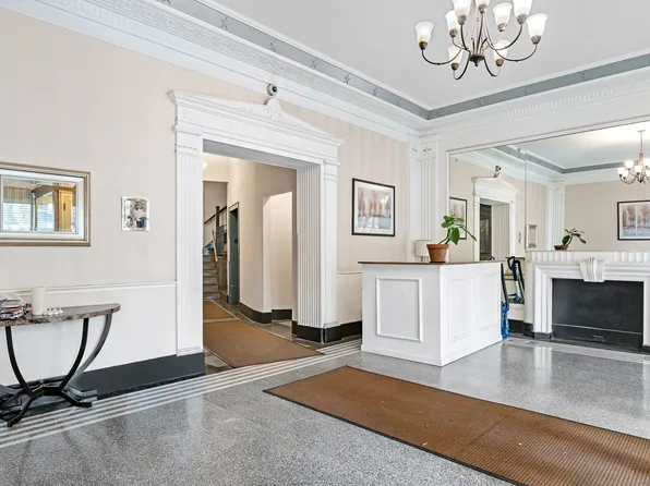 1825 Foster Avenue image 12 of 13