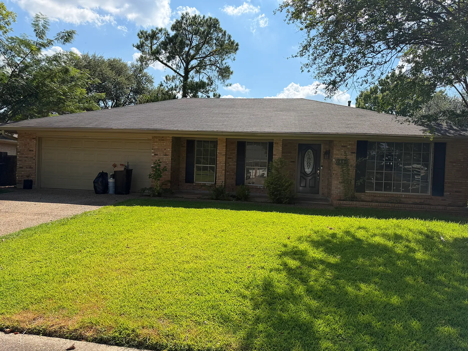 4 bed, 2282 sqft, $2,400 — Photo 1