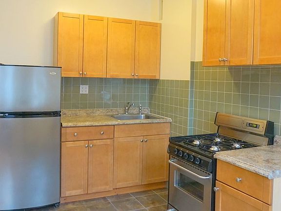 3rd image of 114 E 7th St APT 15
