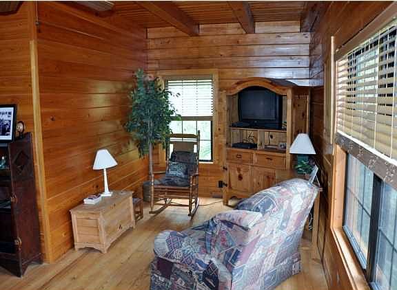 4th image of 133 Melanie Ln