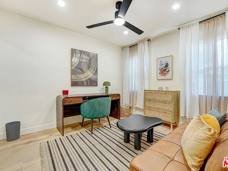5252 Canoga Ave — Photo 8