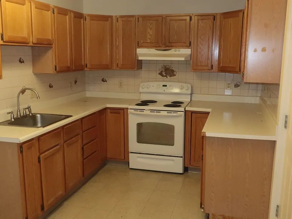 492 Central St #2/3