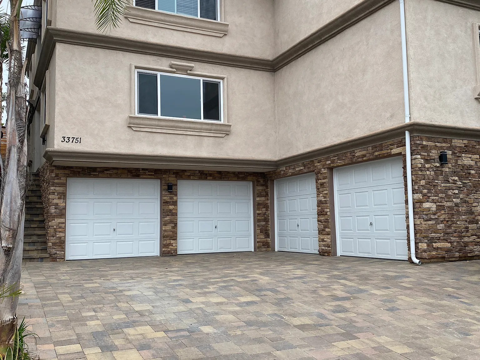 2 bed, 900 sqft, $3,950 — Photo 2