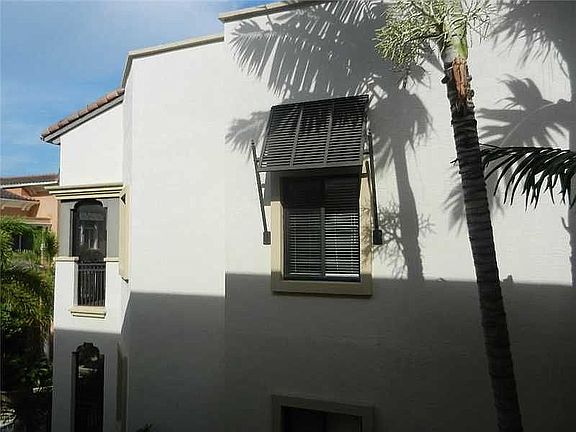 Apartment from Walkway