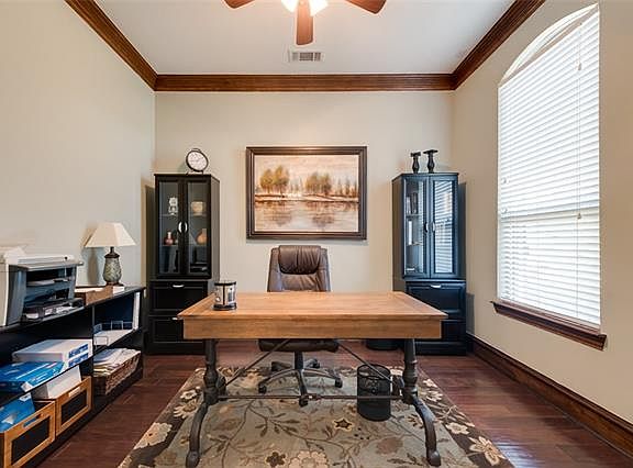 3rd image of 1021 Saddlebrook Dr