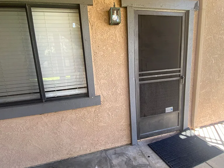 Apt California — Photo 2