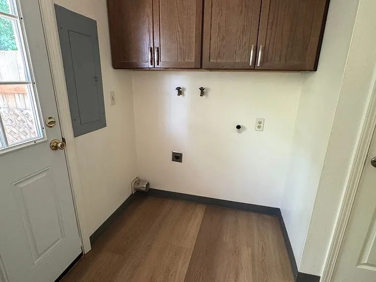 1152 Glenwood St — Photo 9