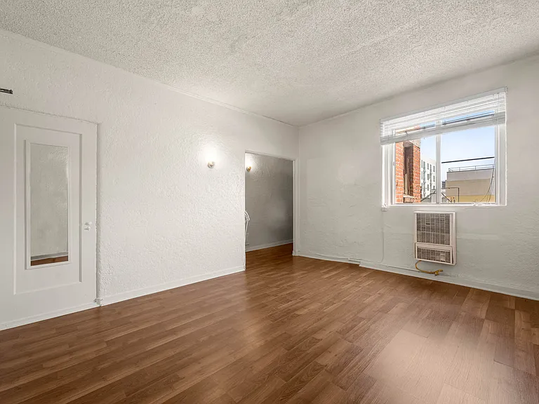 2975 Leeward Ave — Photo 9