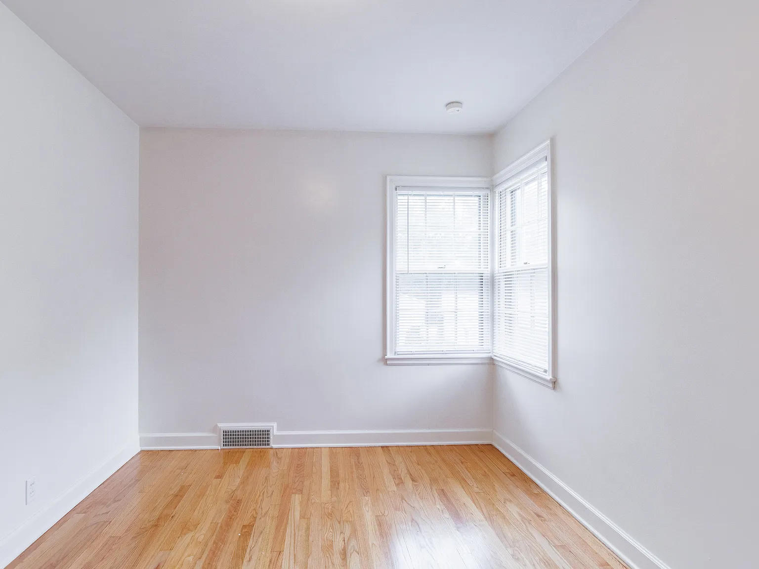 1704 Dakota Street — Photo 3