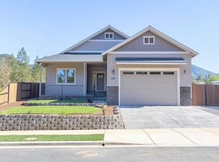 2531 Overland Dr, Grants Pass, OR 97527