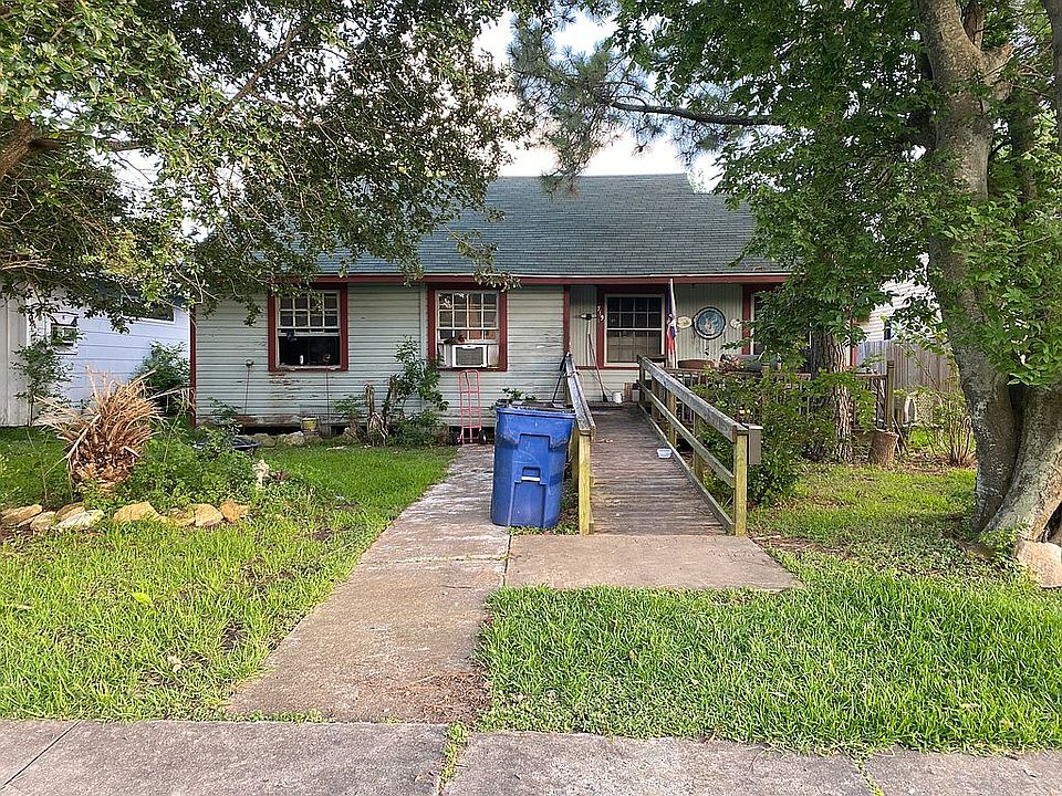 1st image of 719 12th Ave N