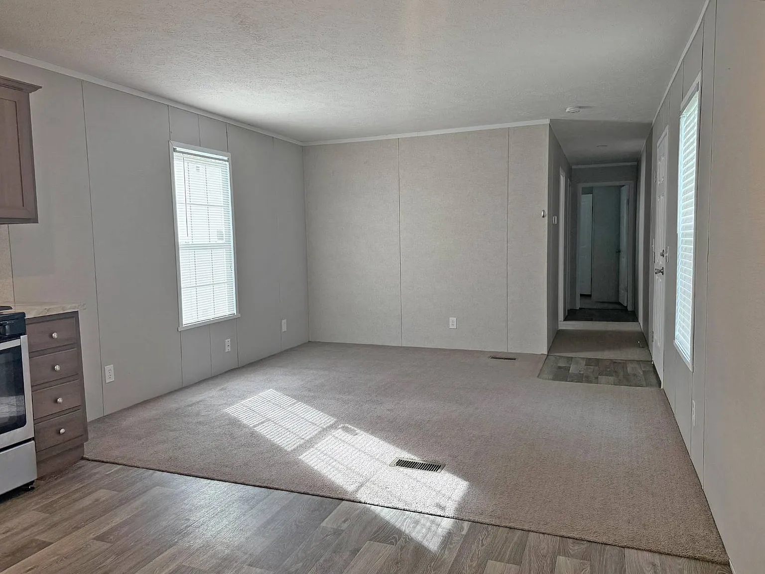 3 bed, 2.0 bath, 860 sqft, $1,150 — Photo 2