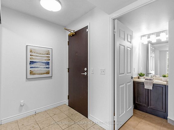 4th image of 30 Grand Trunk Cres #3906