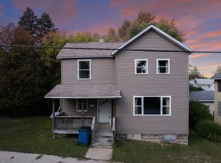 216 9th St, Manistee, MI 49660