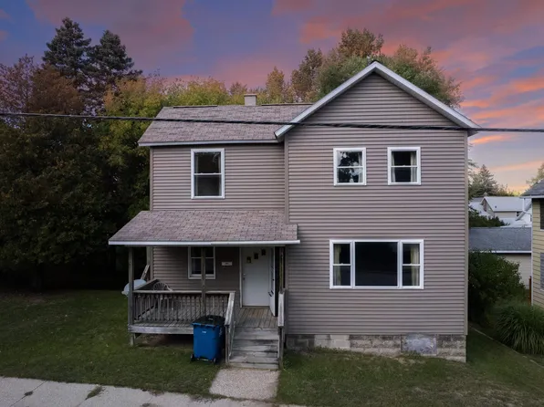 216 9th St, Manistee, MI 49660