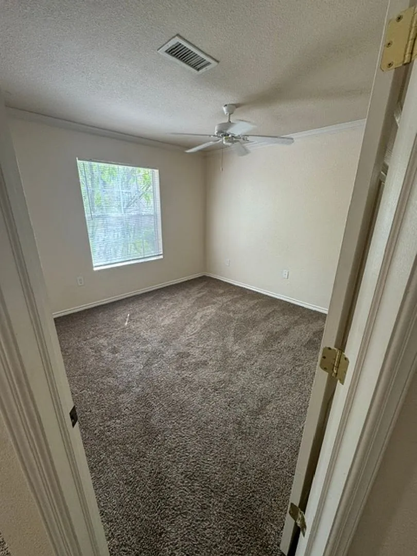3901 Sonoma Springs Ave — Photo 4