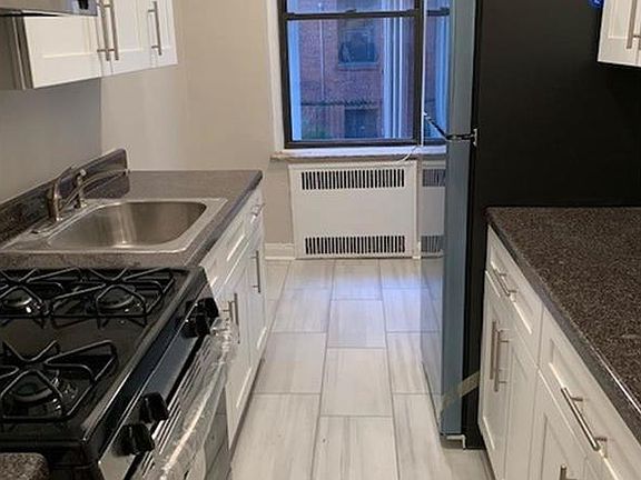 5th image of 960 Sterling Pl APT 1E