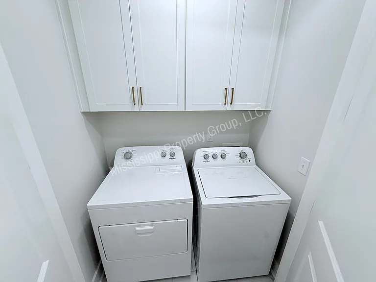 613 Miramar Ln — Photo 9