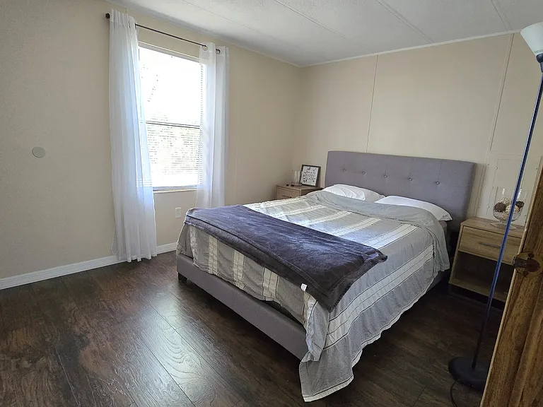 Second Bedroom
"Comfortable second bedroom _ great for guests, kids, or a home office."
