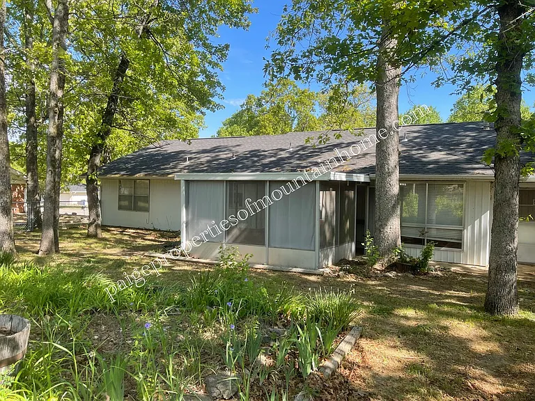 1724 Katherine Dr — Photo 13