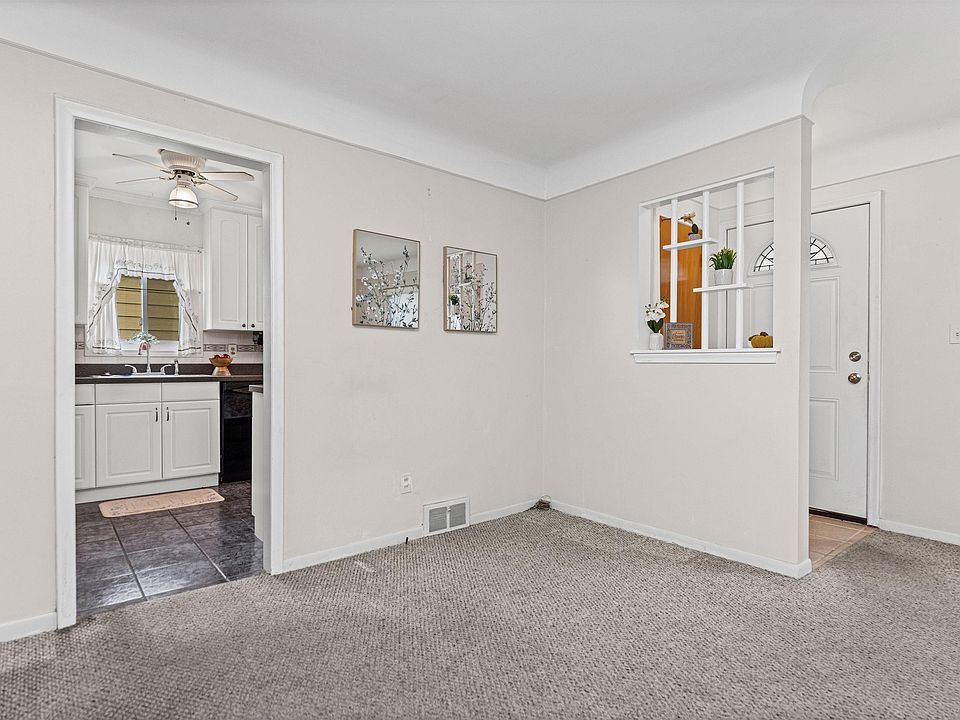 22609 Lake Dr, photo 5
