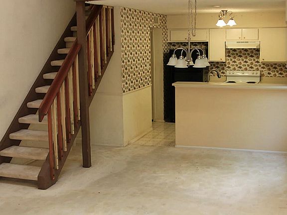 4th image of 13483 Garden Grove St #723