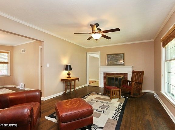 3rd image of 601 E Porte Cimi Pas St
