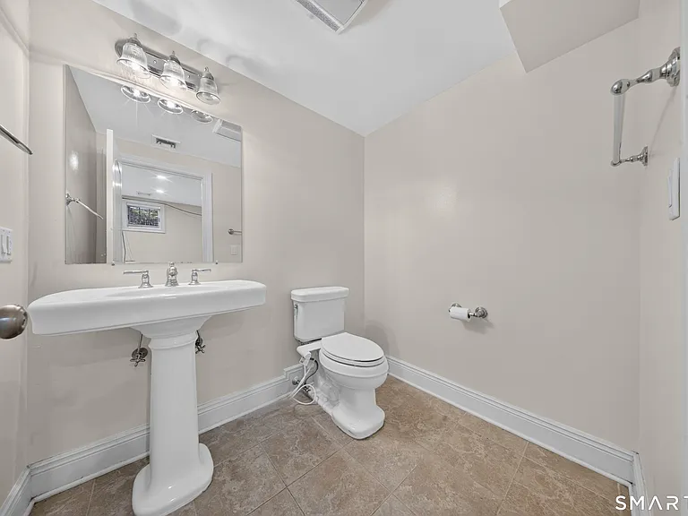 88 Maple Tree Ave #E — Photo 27