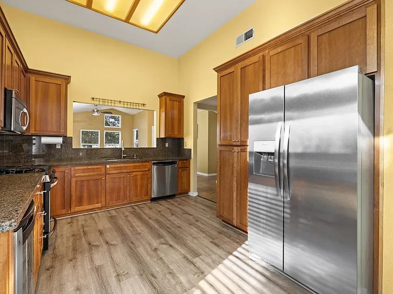 9170 Lakemont Dr — Photo 6