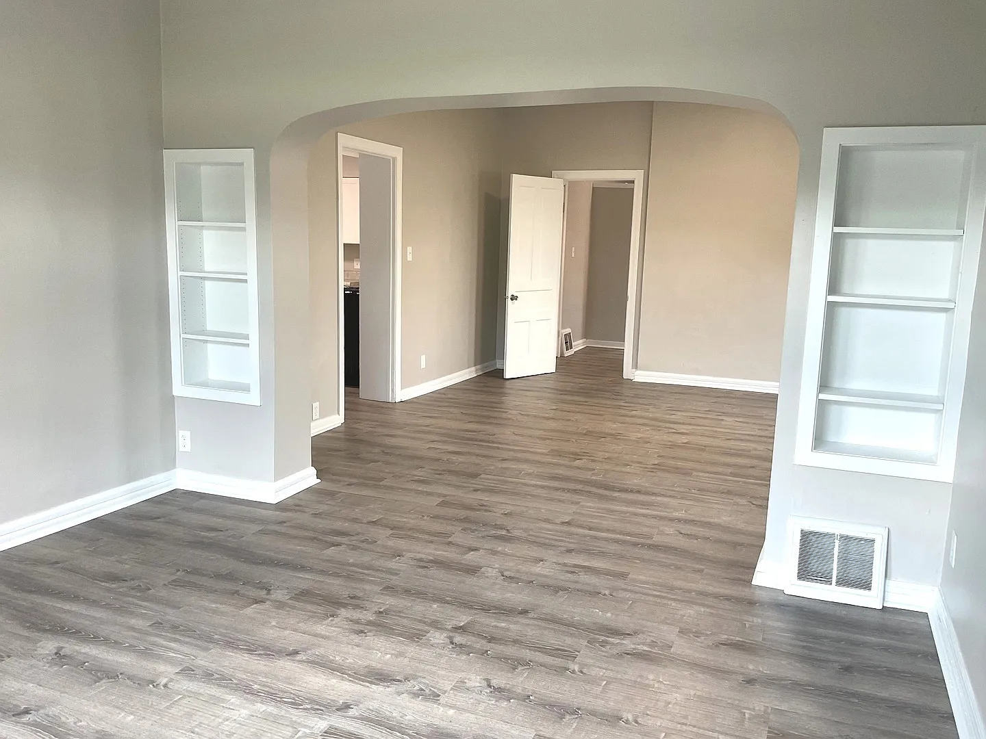 3 bed, 1300 sqft, $2,395 — Photo 2