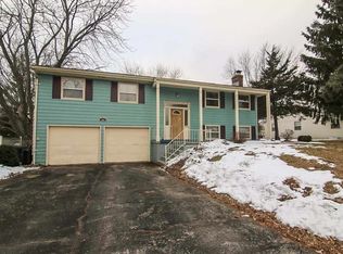 404 Devonshire Rd, Stoughton, WI 53589