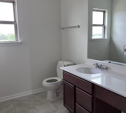 3rd image of 4902 Hickory Deer Ln