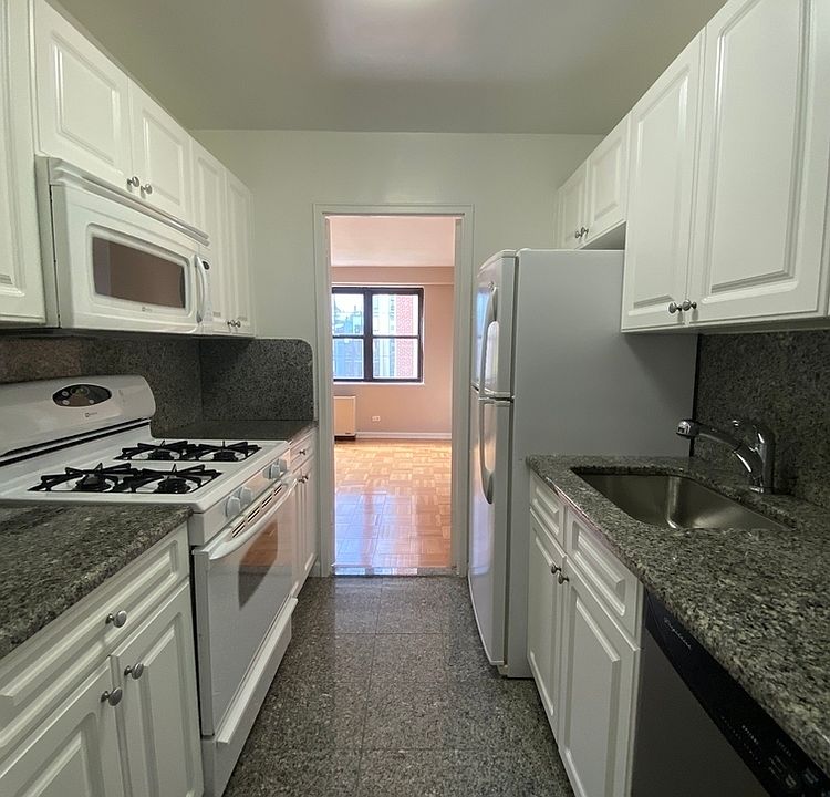 1st image of 160 E 88th St APT 6A