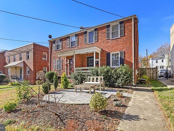 2nd image of 5018 12th St NE