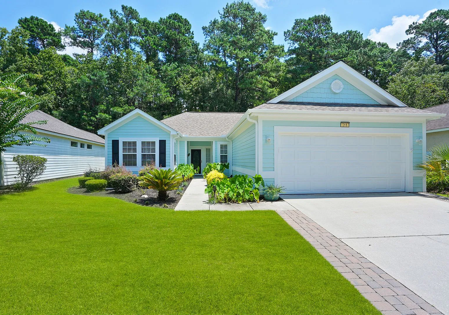 "Charming 2-Bedroom Retreat with 2 Full Baths with Den in Sun City 211 Hampton Circle" — Photo 2