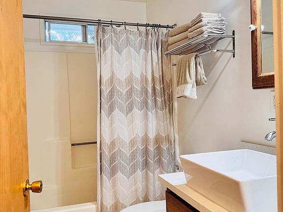3rd image of 1240 Apple Ave #1