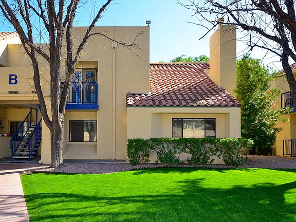 Lovely entry and nicely kept grounds