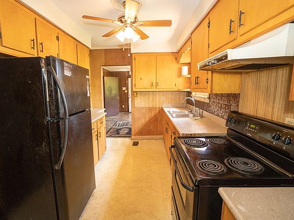 3rd image of 1212 Sawyer St