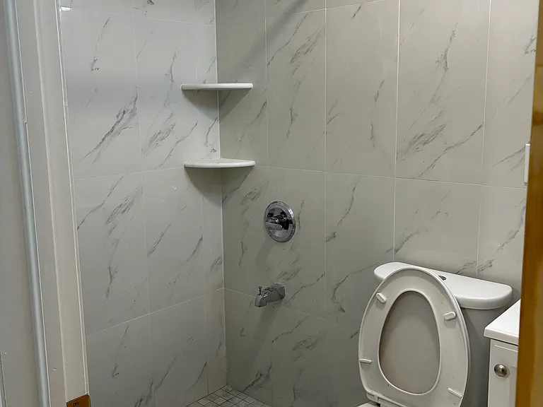 2107 Continental Ave #1B — Photo 4