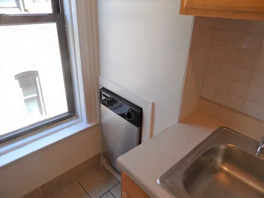 Rented by City Connections Realty | media 5