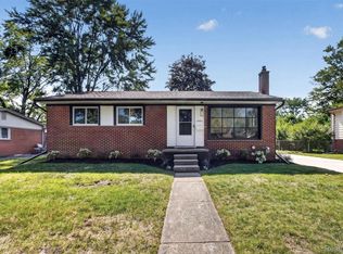 20951 Meadowlark St, Farmington, MI 48336