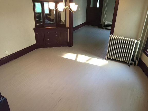 5th image of 297 Aurora Ave