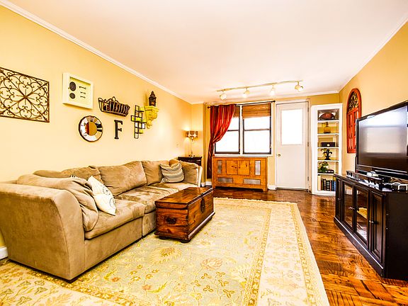2nd image of 50 Barker St APT 637