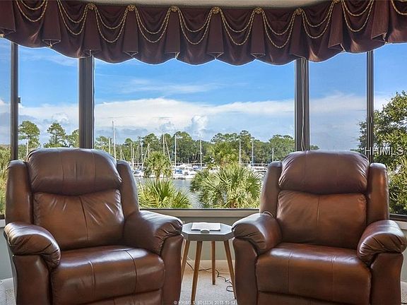 5th image of 7 Shelter Cove Ln