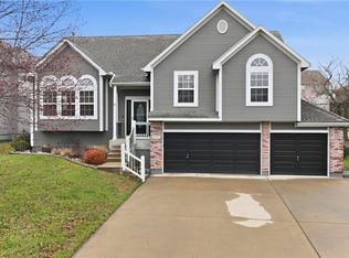 2328 SW River Spring Rd, Lees Summit, MO 64082