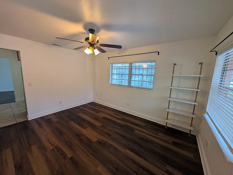 4223 W Laurel St — Photo 4